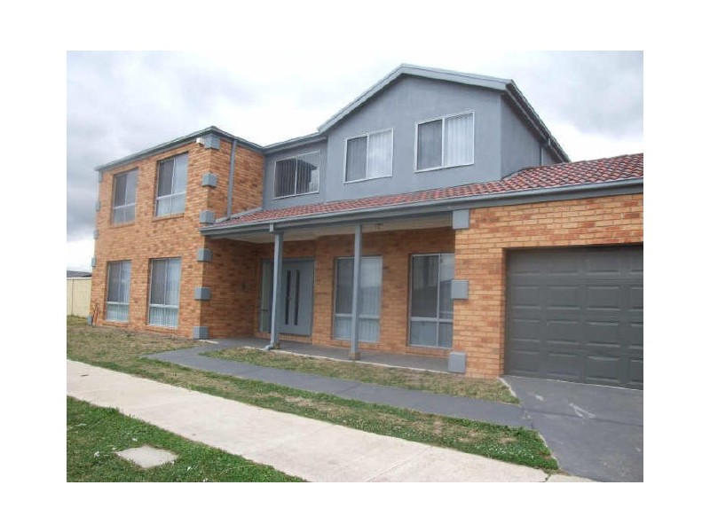 30 Bluehills Boulevard, Pakenham VIC 3810