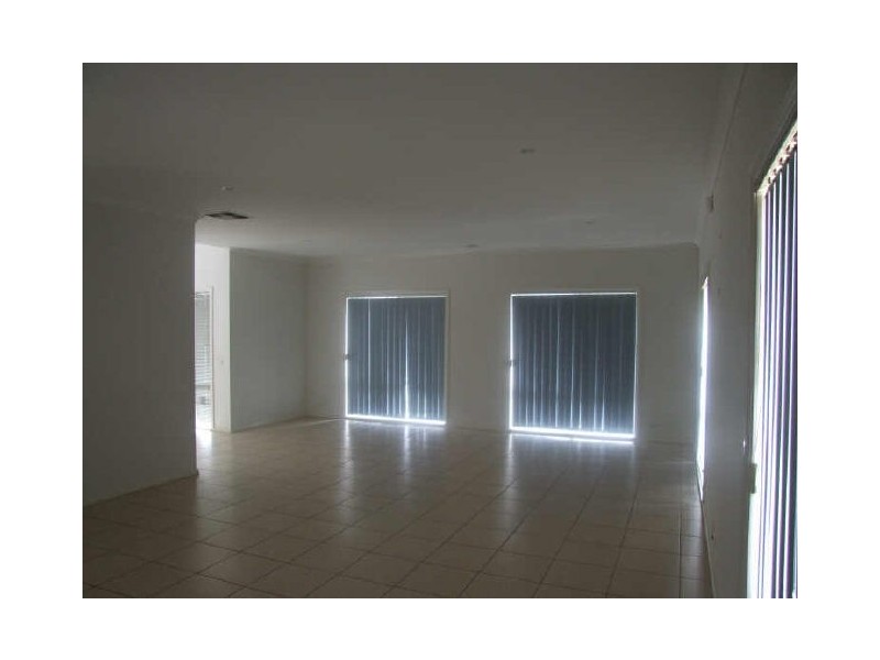 30 Bluehills Boulevard, Pakenham VIC 3810