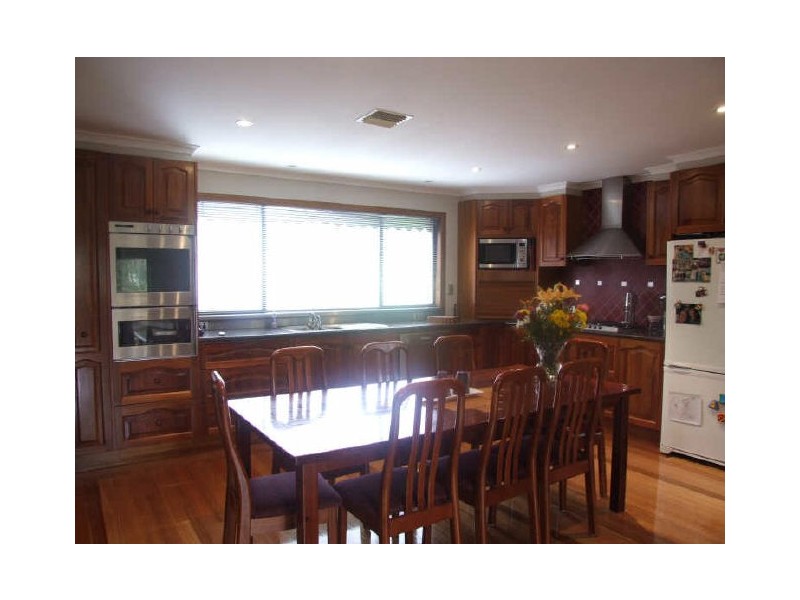 - Somerset Drive, Dandenong North VIC 3175