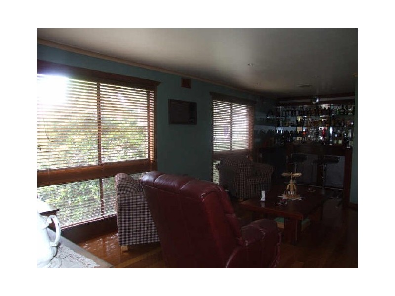 - Somerset Drive, Dandenong North VIC 3175