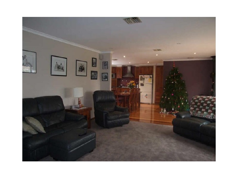- Somerset Drive, Dandenong North VIC 3175