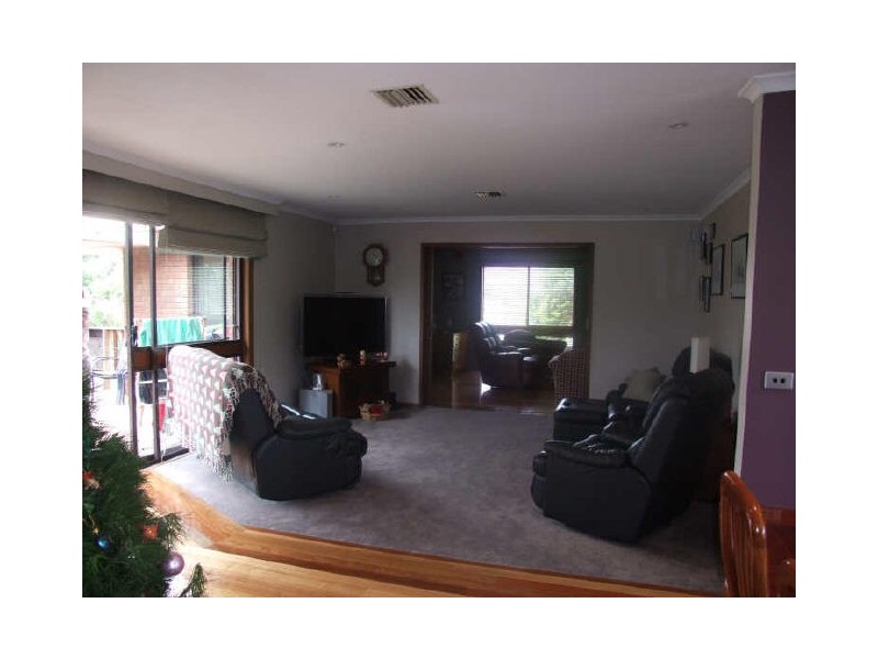 - Somerset Drive, Dandenong North VIC 3175