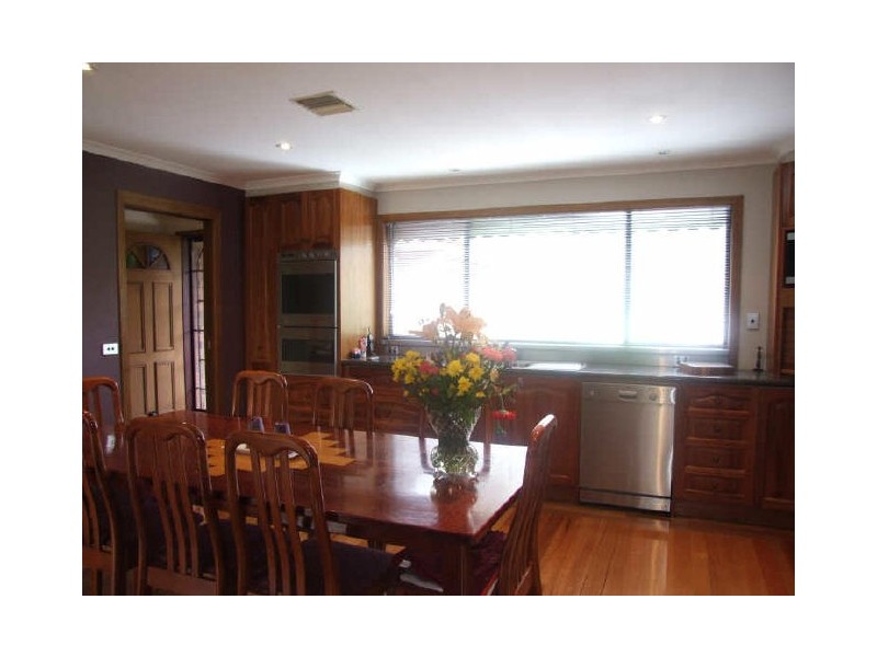 - Somerset Drive, Dandenong North VIC 3175