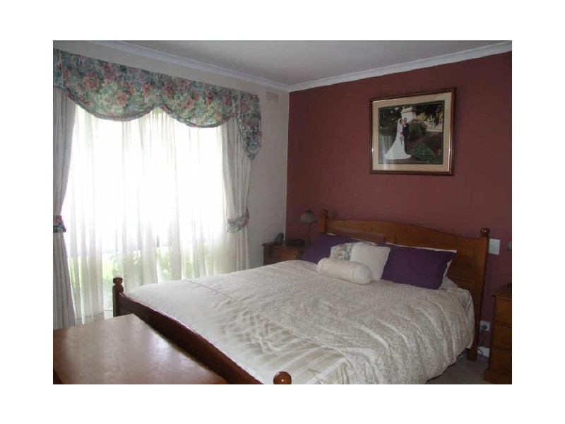 - Somerset Drive, Dandenong North VIC 3175