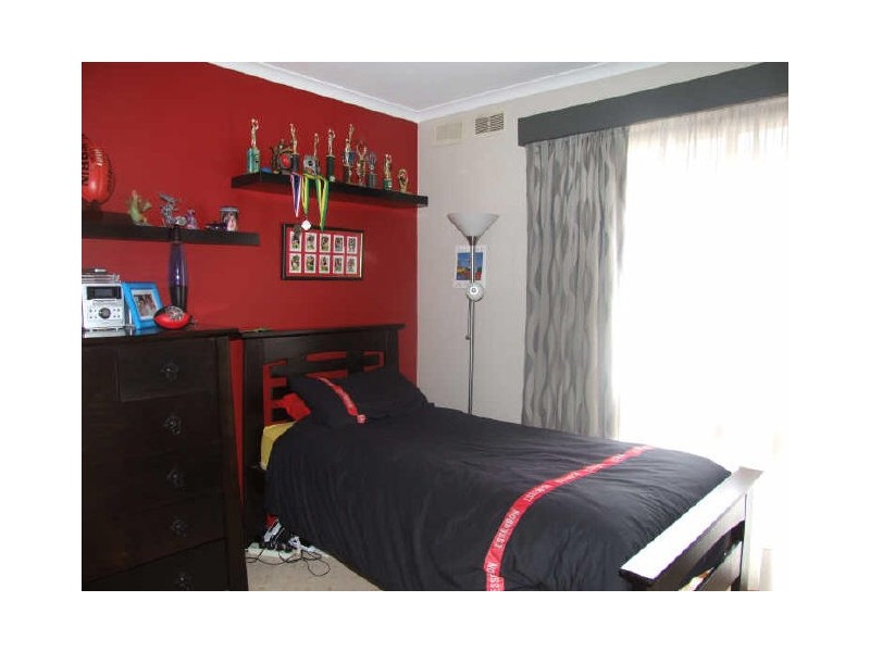 - Somerset Drive, Dandenong North VIC 3175