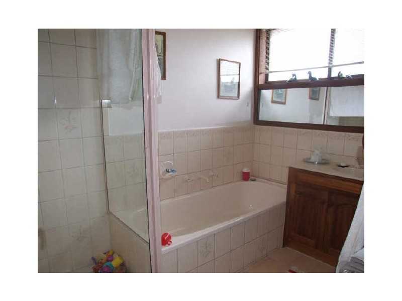 - Somerset Drive, Dandenong North VIC 3175