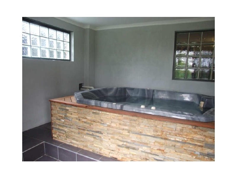 - Somerset Drive, Dandenong North VIC 3175