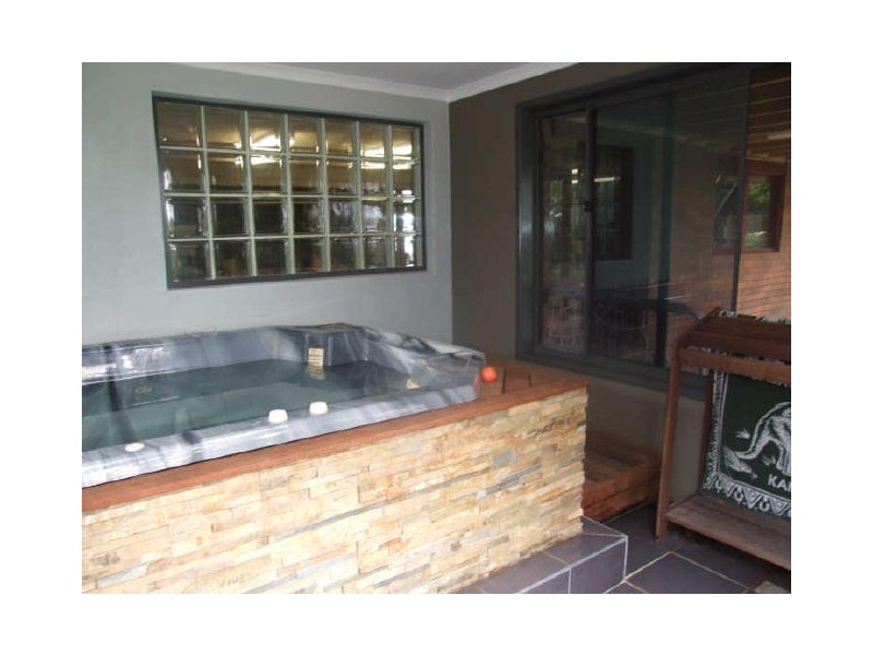 - Somerset Drive, Dandenong North VIC 3175