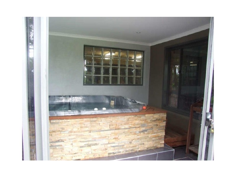 - Somerset Drive, Dandenong North VIC 3175