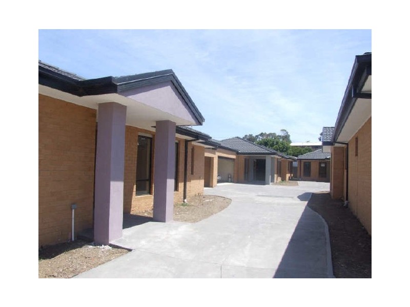 4/67 Grand Central Boulevard, Pakenham VIC 3810