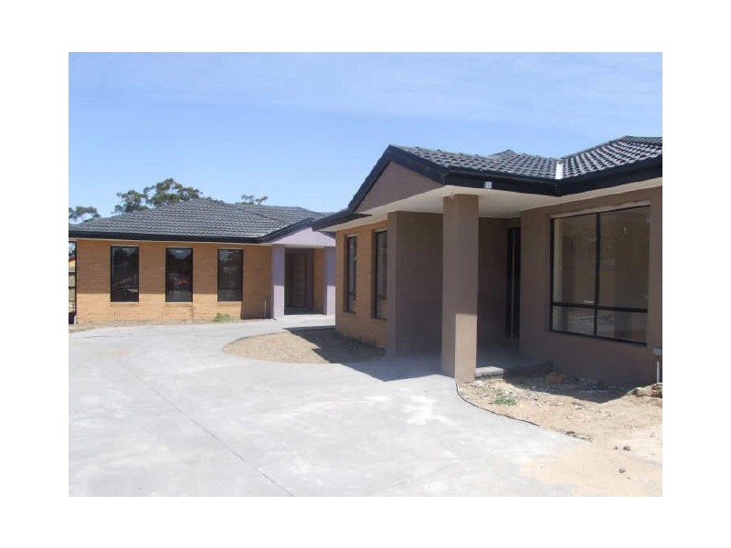 4/67 Grand Central Boulevard, Pakenham VIC 3810