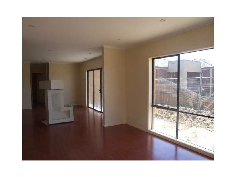 4/67 Grand Central Boulevard, Pakenham VIC 3810