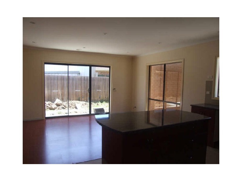 4/67 Grand Central Boulevard, Pakenham VIC 3810