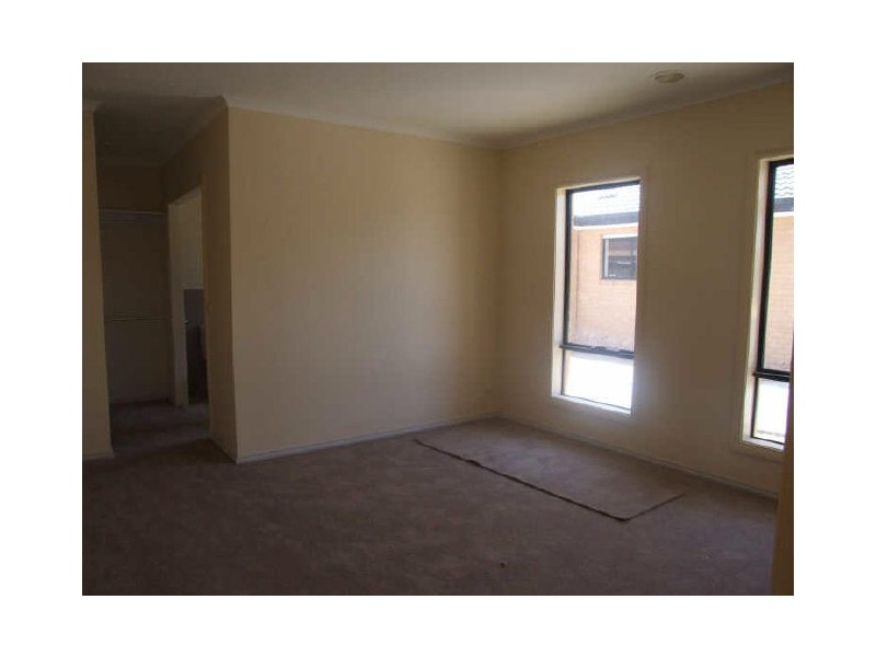 4/67 Grand Central Boulevard, Pakenham VIC 3810