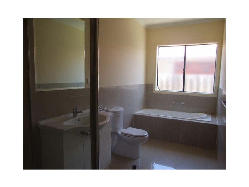 4/67 Grand Central Boulevard, Pakenham VIC 3810