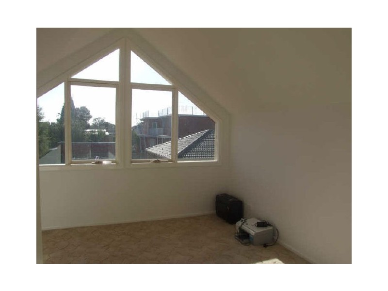 2/4 Lockington Crescent, Dandenong North VIC 3175