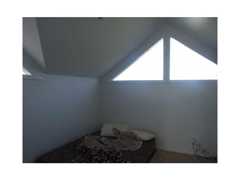 2/4 Lockington Crescent, Dandenong North VIC 3175