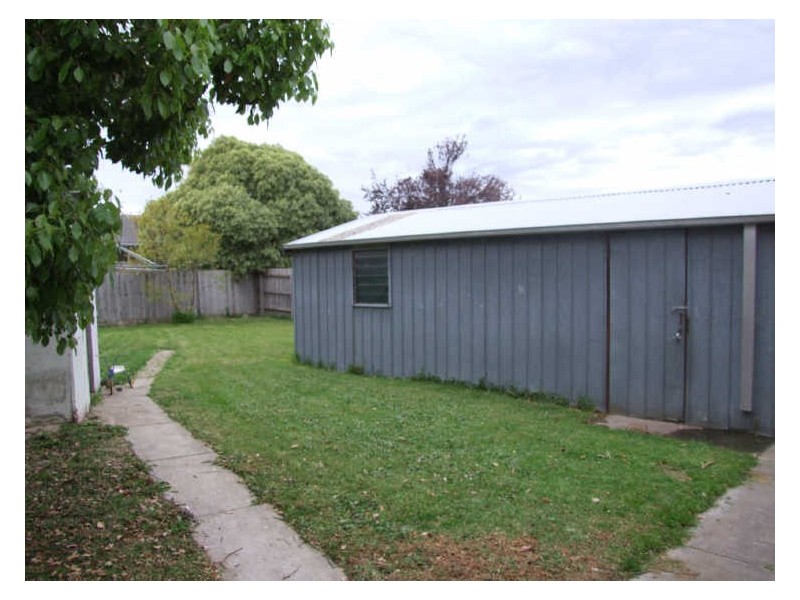 15 Carlton Road, Dandenong North VIC 3175