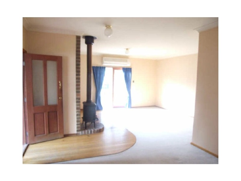 16 Toomuc Valley Road, Pakenham VIC 3810