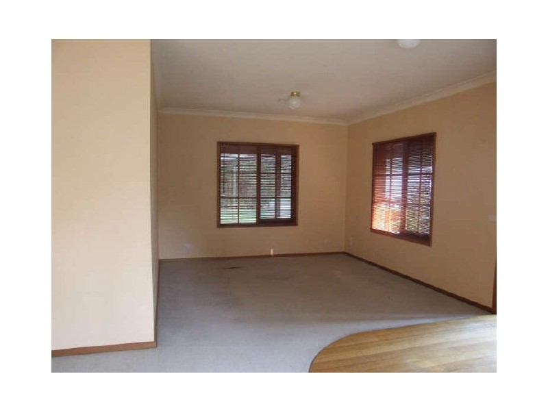 16 Toomuc Valley Road, Pakenham VIC 3810