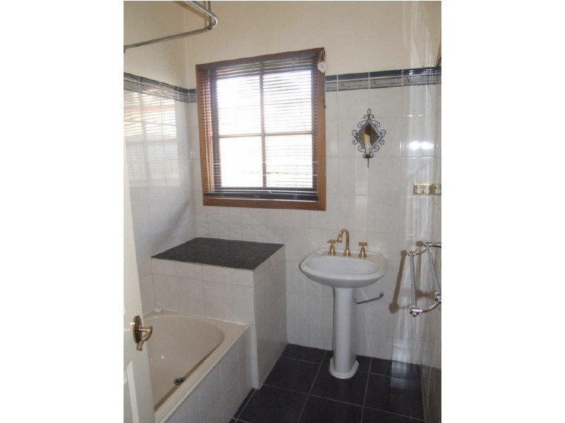 16 Toomuc Valley Road, Pakenham VIC 3810