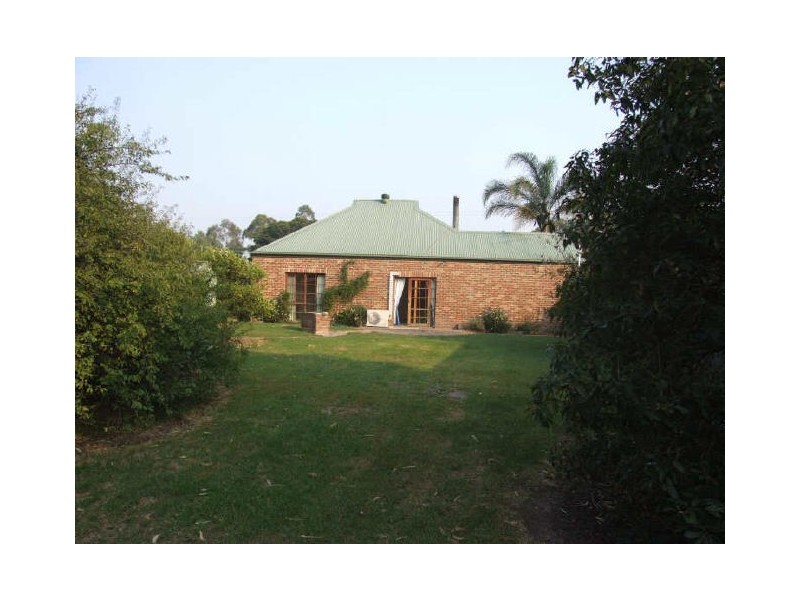 16 Toomuc Valley Road, Pakenham VIC 3810