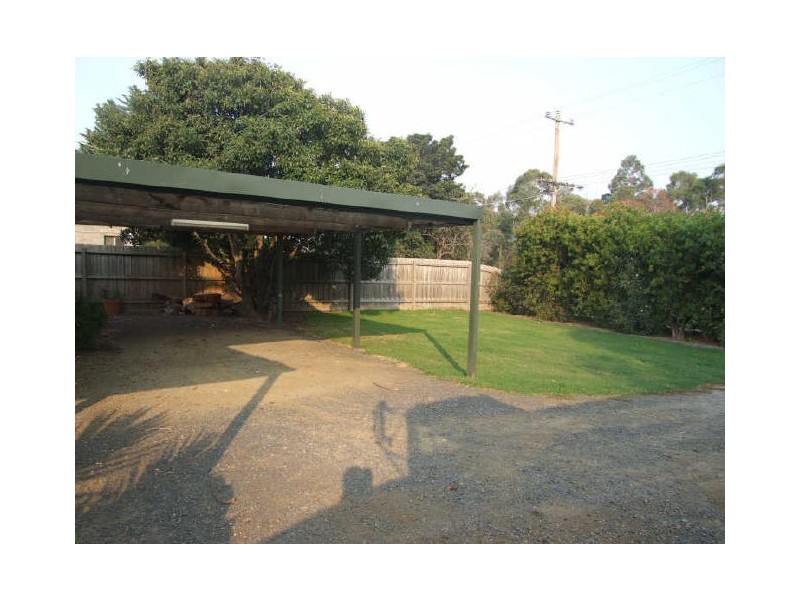 16 Toomuc Valley Road, Pakenham VIC 3810