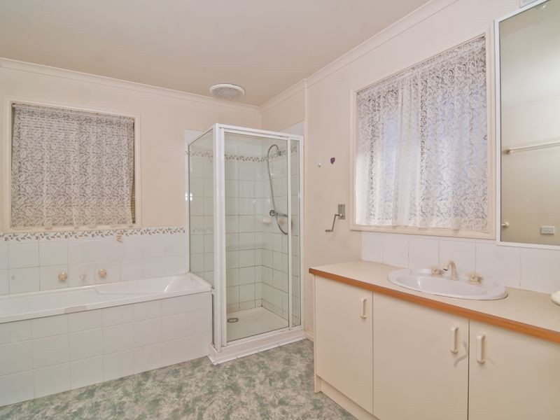 12/8 Monteith Crescent, Endeavour Hills VIC 3802