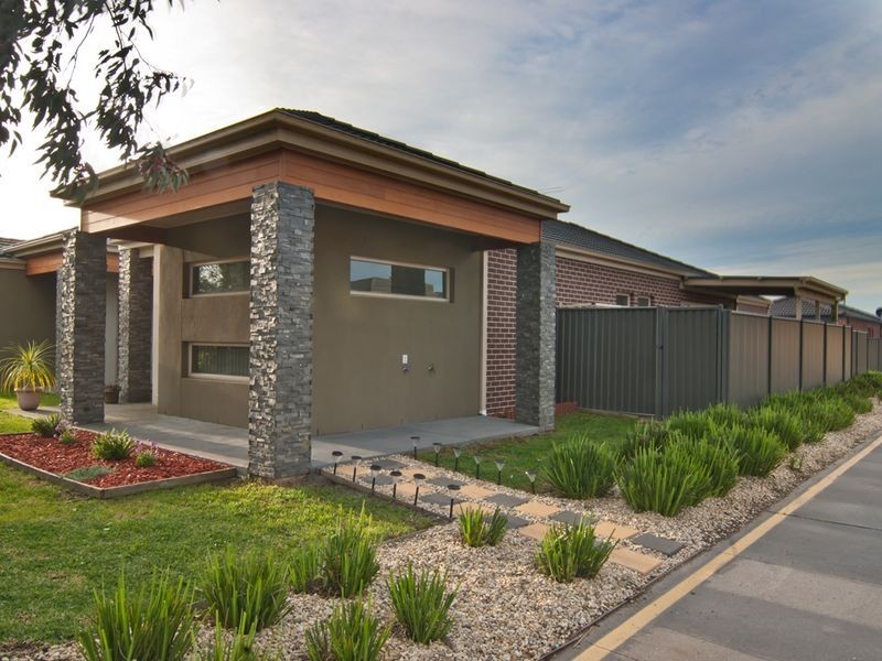 19 Tranquil Lane, Cranbourne North VIC 3977