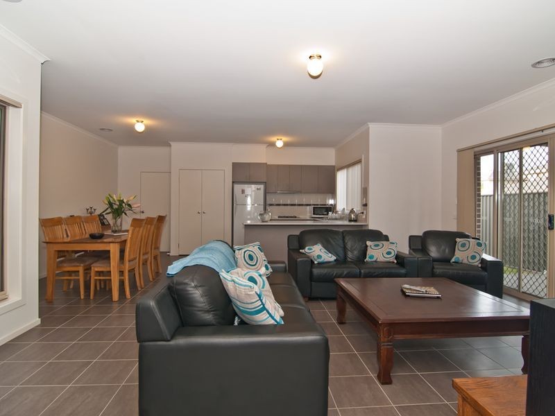 19 Tranquil Lane, Cranbourne North VIC 3977