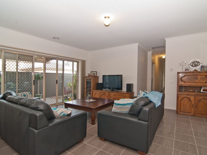 19 Tranquil Lane, Cranbourne North VIC 3977