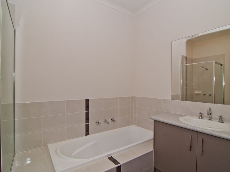 19 Tranquil Lane, Cranbourne North VIC 3977