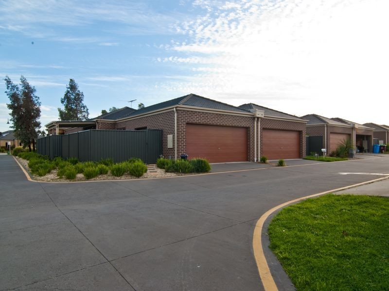 19 Tranquil Lane, Cranbourne North VIC 3977