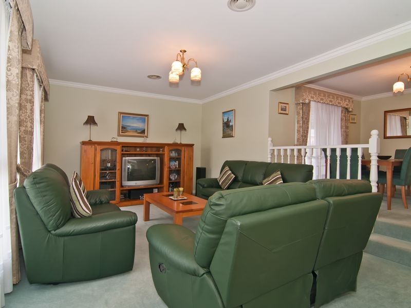 2 Armiston Court, Endeavour Hills VIC 3802