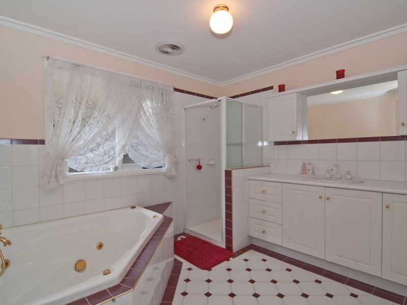 2 Armiston Court, Endeavour Hills VIC 3802