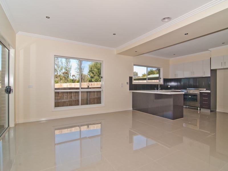 9/6-8 Innes Court, Berwick VIC 3806