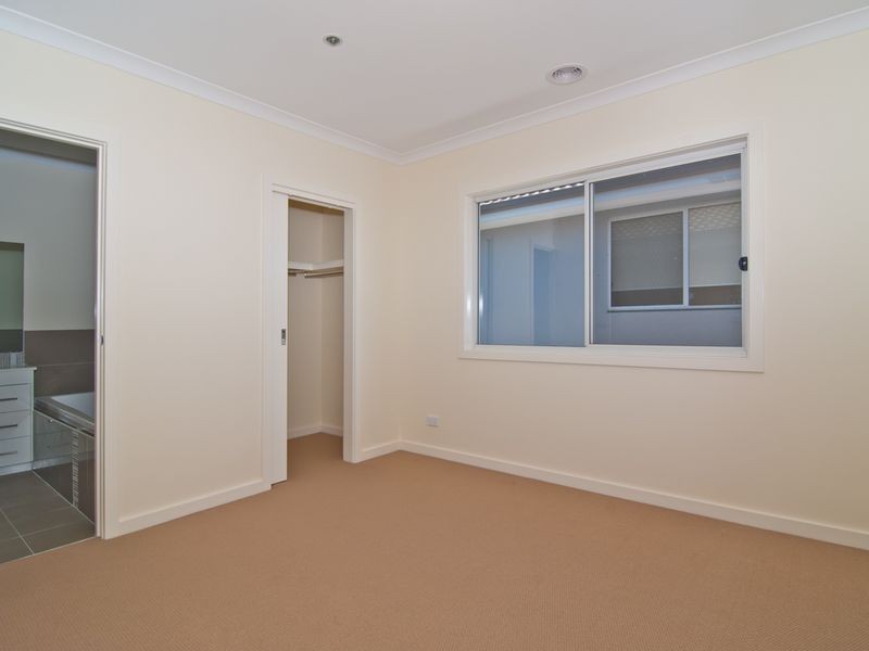 9/6-8 Innes Court, Berwick VIC 3806
