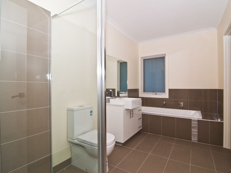 9/6-8 Innes Court, Berwick VIC 3806