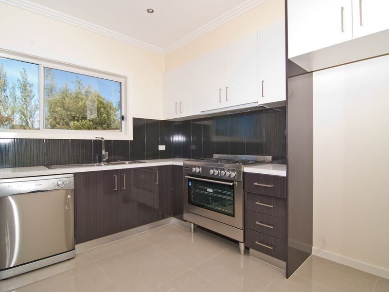 9/6-8 Innes Court, Berwick VIC 3806