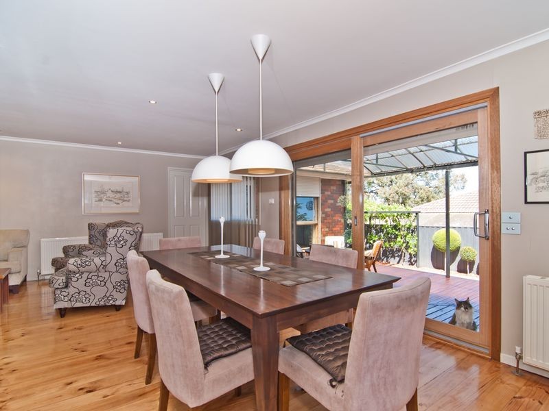 14 Rossiter Avenue, Endeavour Hills VIC 3802