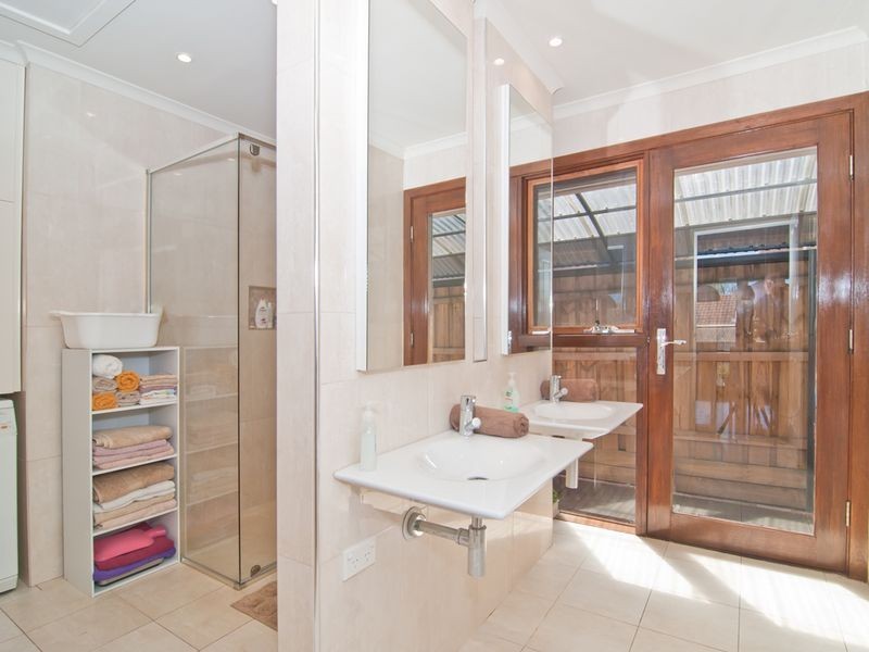 14 Rossiter Avenue, Endeavour Hills VIC 3802