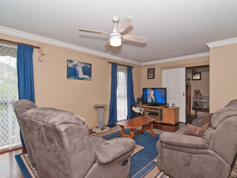 11 Bittern Drive, Endeavour Hills VIC 3802