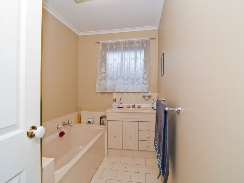 11 Bittern Drive, Endeavour Hills VIC 3802