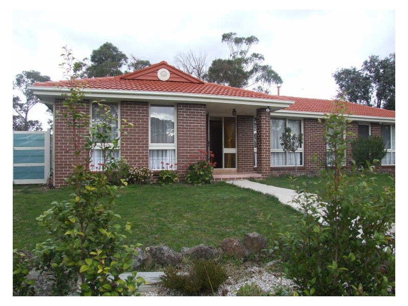 39 Chalcot Drive, Endeavour Hills VIC 3802