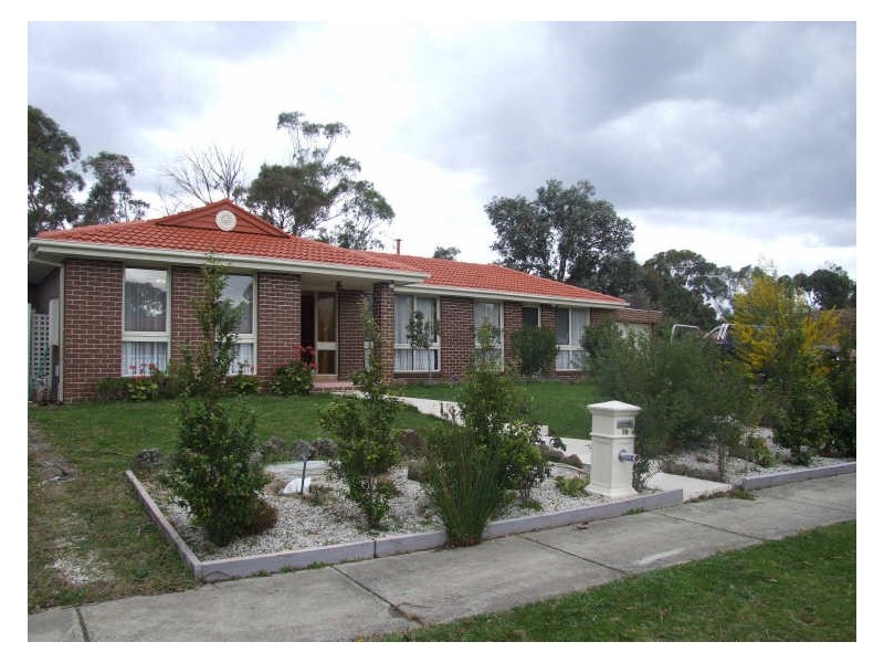 39 Chalcot Drive, Endeavour Hills VIC 3802