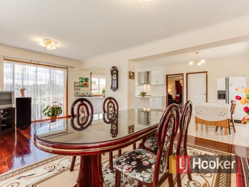77 Georgette Crescent, Endeavour Hills VIC 3802