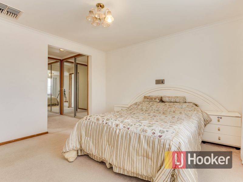 77 Georgette Crescent, Endeavour Hills VIC 3802