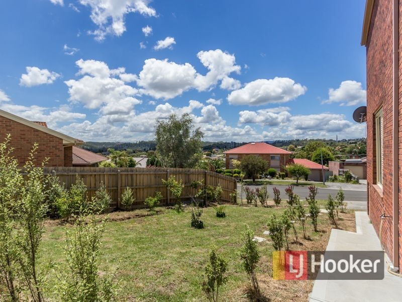 77 Georgette Crescent, Endeavour Hills VIC 3802