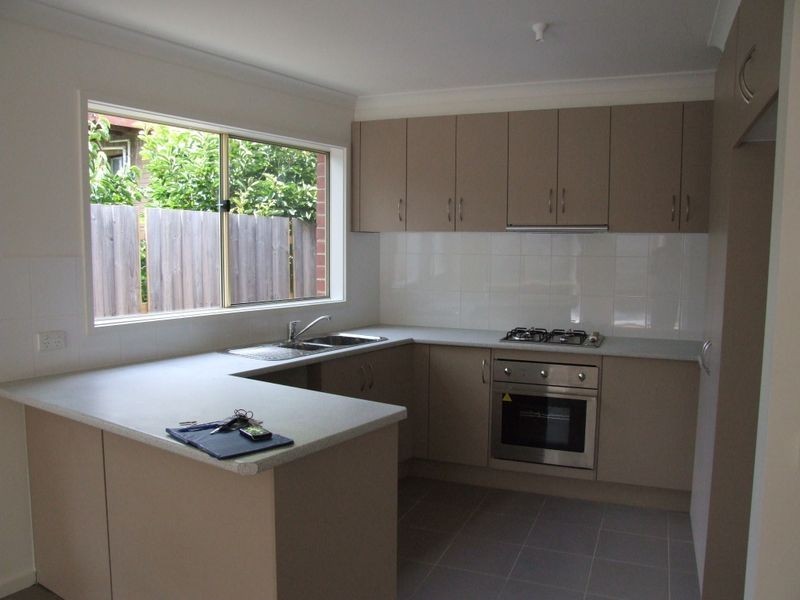 2/90 Rebecca Street, Doveton VIC 3177