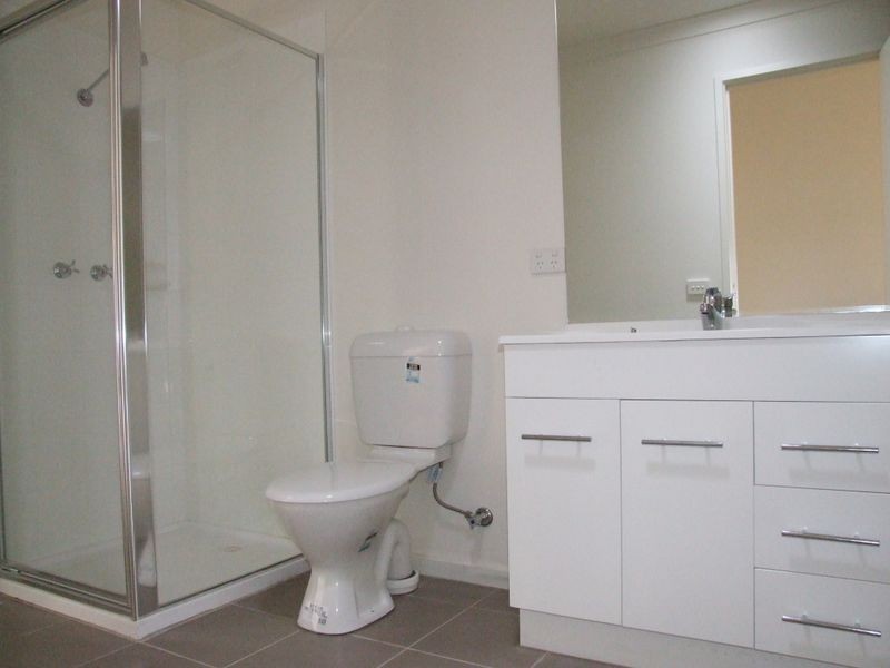 2/90 Rebecca Street, Doveton VIC 3177